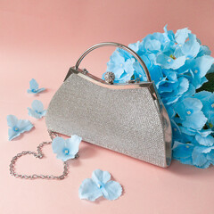 Сумочка - клатч Серебряная с ручкой и цепью, усыпанная стразами, на магните, фурнитура в серебре, 23*6*14 см