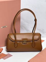 Cумку MIU MIU с двойной ручкой в коричневом цвете