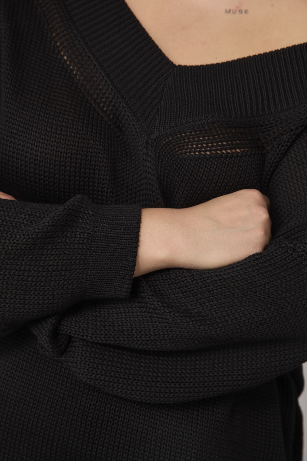 Джемпер вязаный на одно плечо, черный