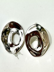 Серьги- дутые овальные в стилистике CELINE цвет серебро/золото