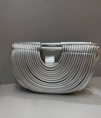 Стильная сумка клатч полукруг в стилистике BOTTEGA