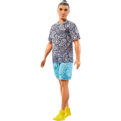 Кукла Кен Barbie Fashionistas в футболке и шортах