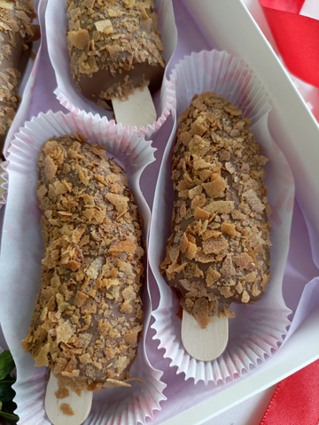 Клубника и бананы в шоколаде