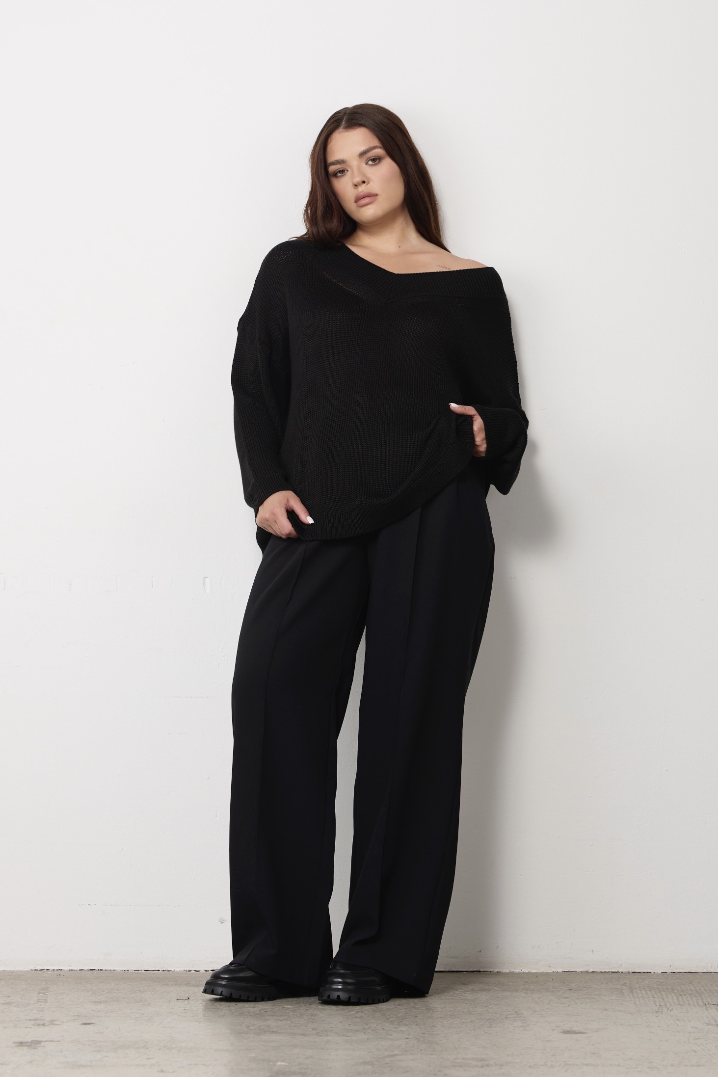 Джемпер вязаный на одно плечо, черный