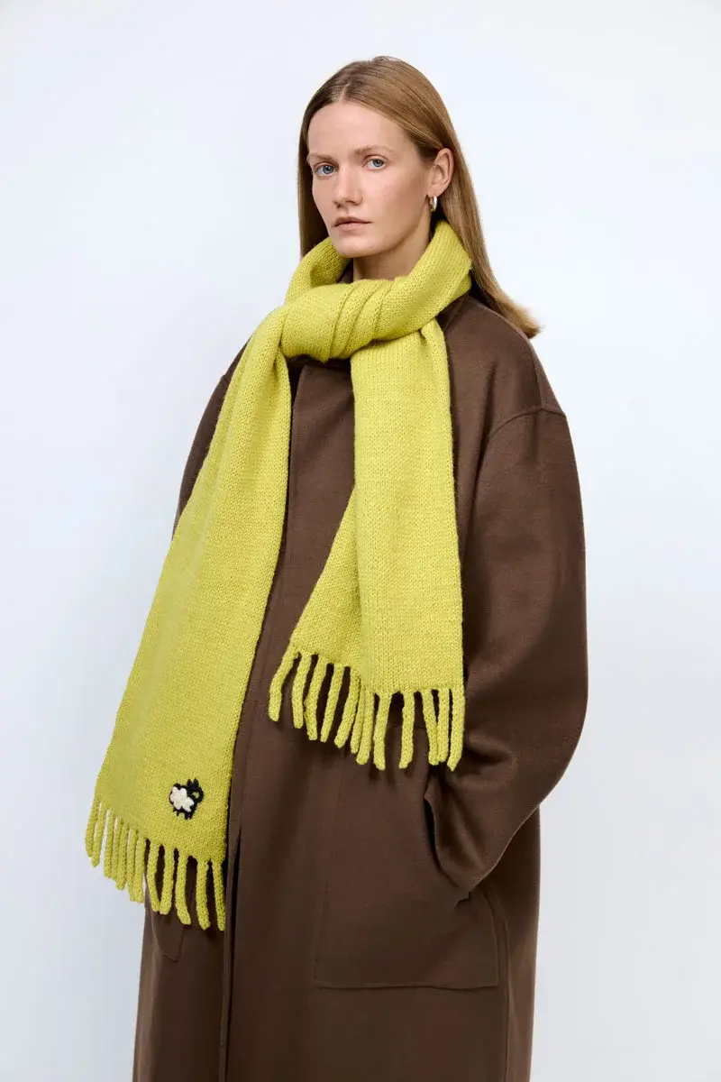 Шарф однотонный с одной овечкой липа