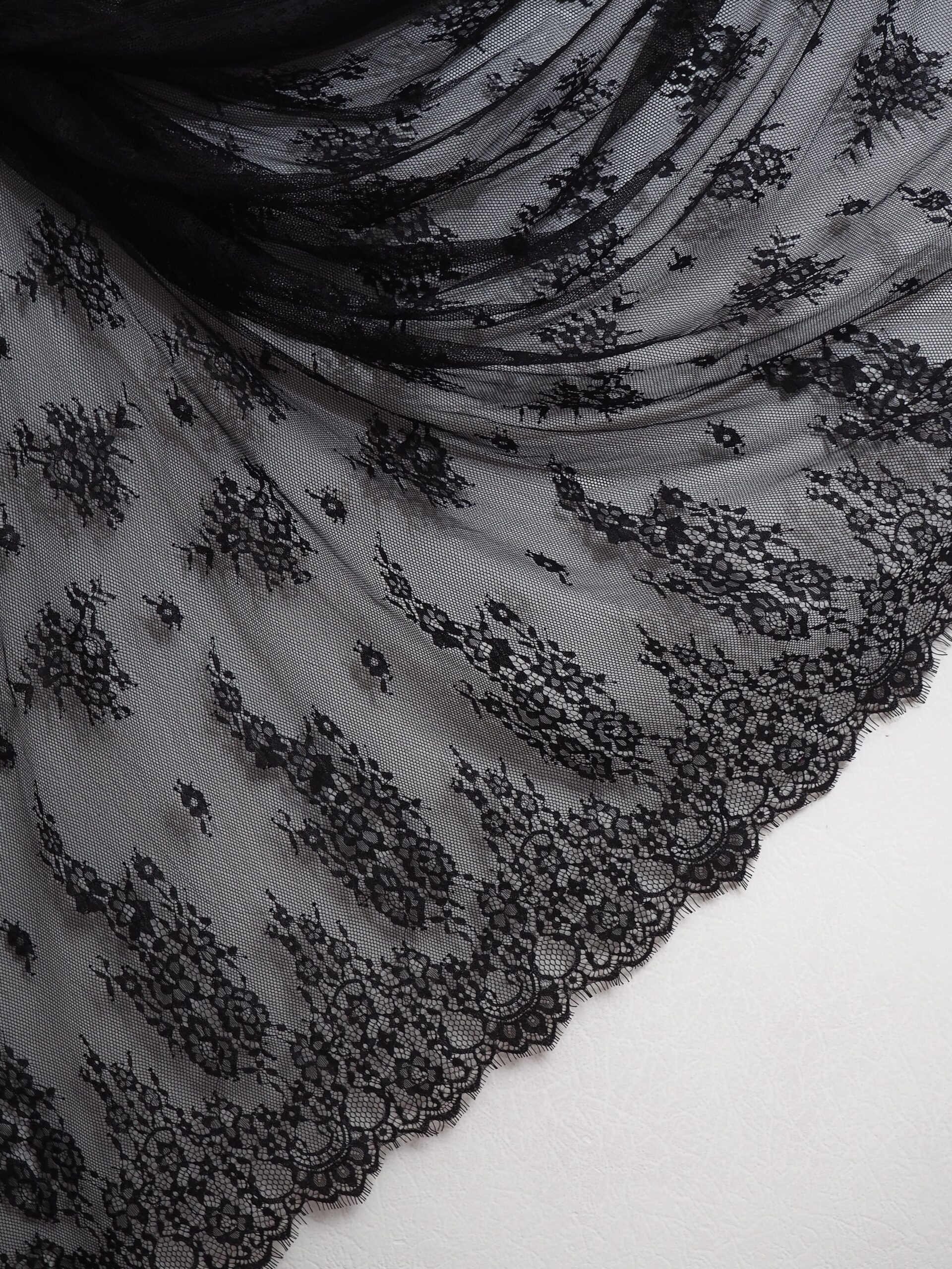 Кружево шантильи черное широкое неэластичное ширина 1,5 м купон 2.9 м