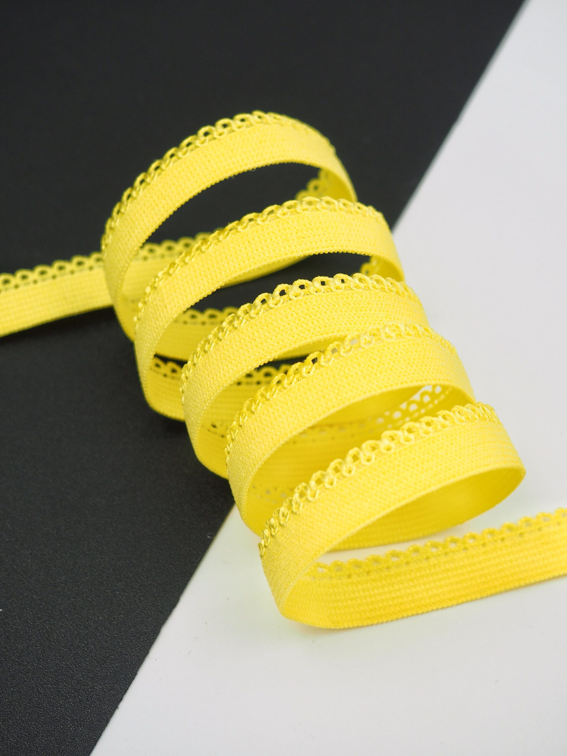 Бельевая резинка желтая ажурная ширина 10 мм с учетом фестона