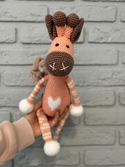 Мягкая игрушка жираф вязаный сиреневый