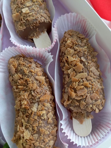 Клубника и бананы в шоколаде