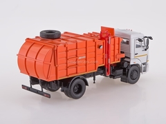 KAMAZ-43253 Garbage truck with manipulator MKM-4503 1:43 PAO KAMAZ