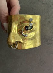 Браслет - манжета HALF FACE широкий в стиле Schiaparelli матовое серебро