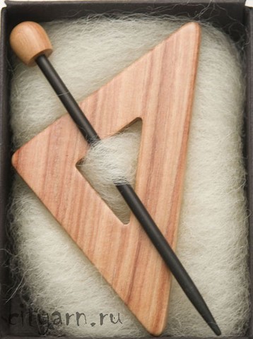 Заколка для вязаного полотна Holz Stein из розового дерева, треугольная, тёмная палочка со светлым шариком