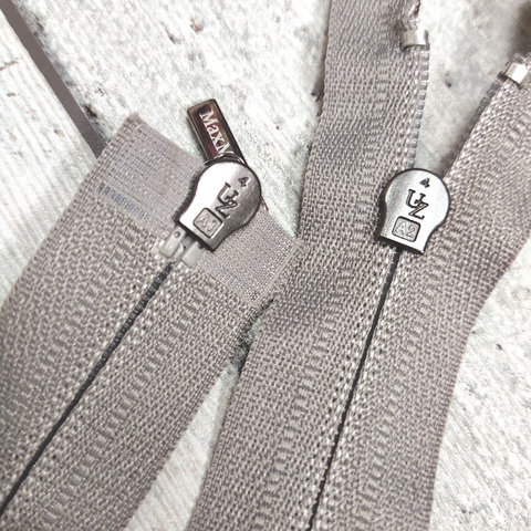 Молния MAX MARA разъемная пластиковая с одним замком 79 см серая