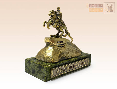 фигурка Медный всадник средний на змеевике (h - 60 мм)