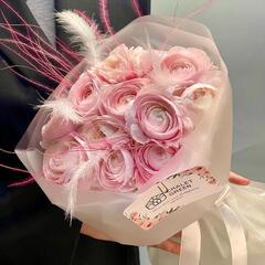 Монобукет из 15 премиальных пышных ранункулюсов. Монобукет 028 Chalet Green