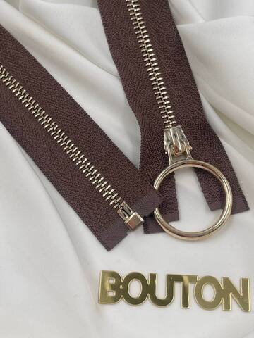 Молния темно-коричневая (молочный шоколад) с золотистым массивным кольцом