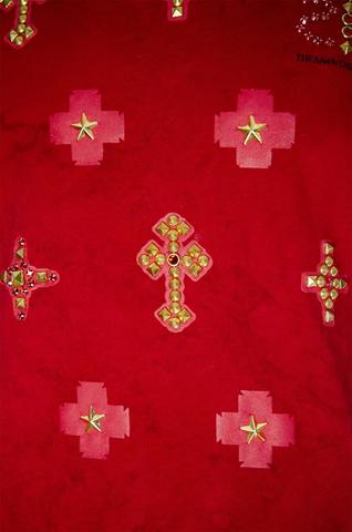 The Saints Sinphony | Футболка мужская BROCADE CROSSES RED AND GOLD TS3257 принт спереди