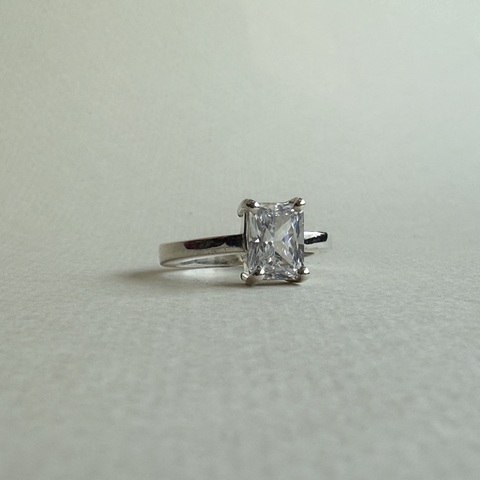 кольцо еще ярче с фианитом (бесцветный)