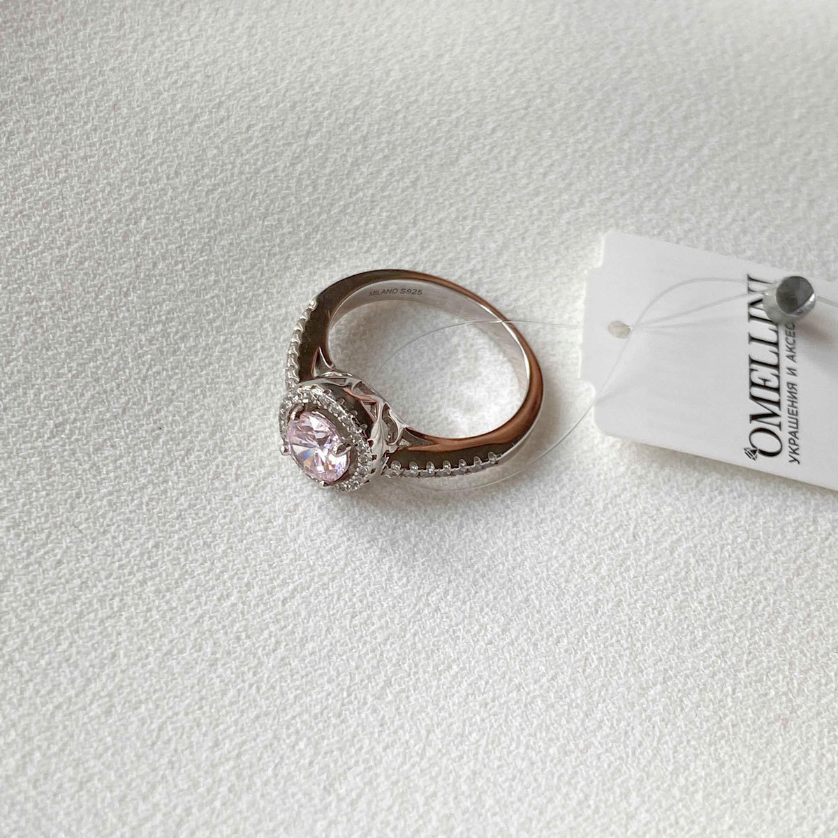 Кольцо с Цирконом-принцесс и витиеватыми крапами розовый (серебро 925)