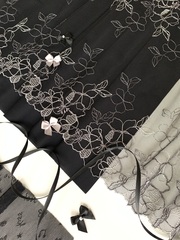 Вышивка на сетке черная/молочная 32 см