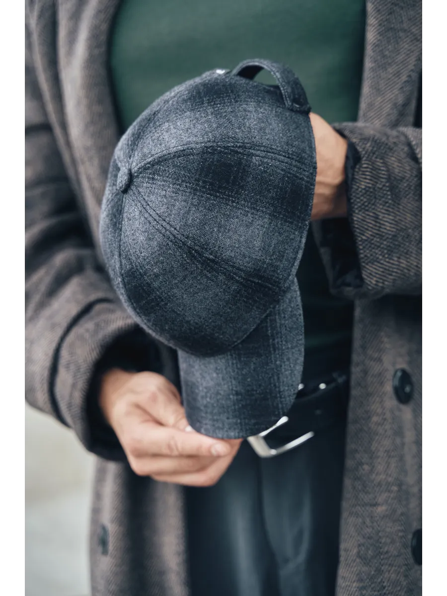 Кепка утепленная с ушками драповая