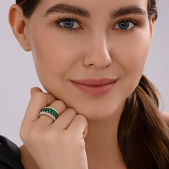 Кольцо-дорожка из серебра с фианитами цвета изумруд в огранке маркиз