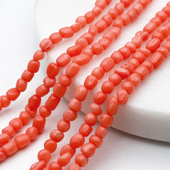 Коралл тонированный фриформ бусины, размер около 3,8-4,5 мм, цена за отрезок 19 см (1/2 нити)