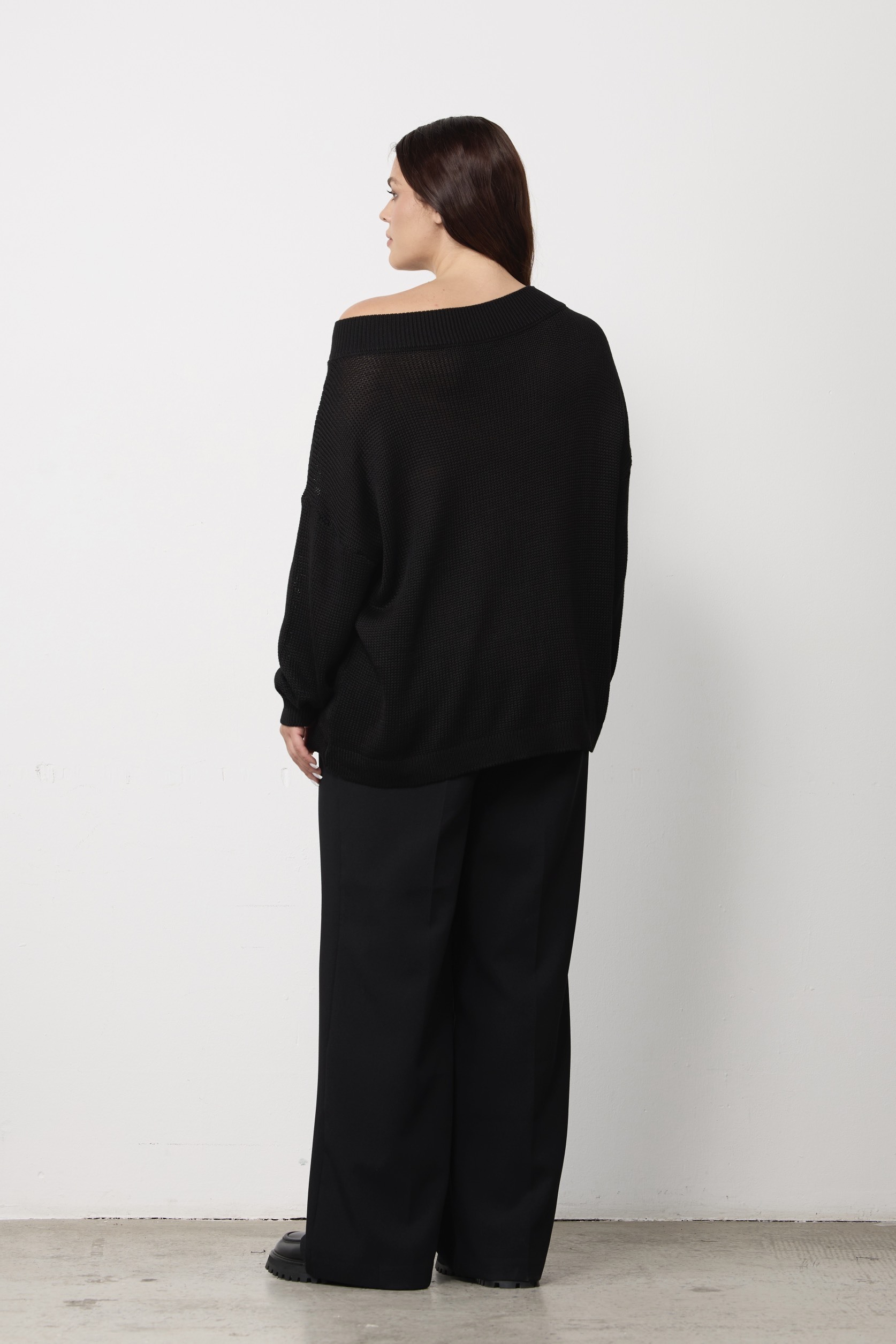 Джемпер вязаный на одно плечо, черный