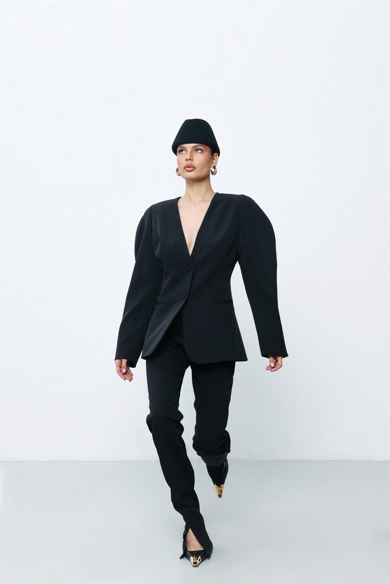 Пиджак с объемными рукавами