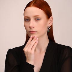 94026003 -Серьги ЗМЕИ из серебра с изумрудными фианитами