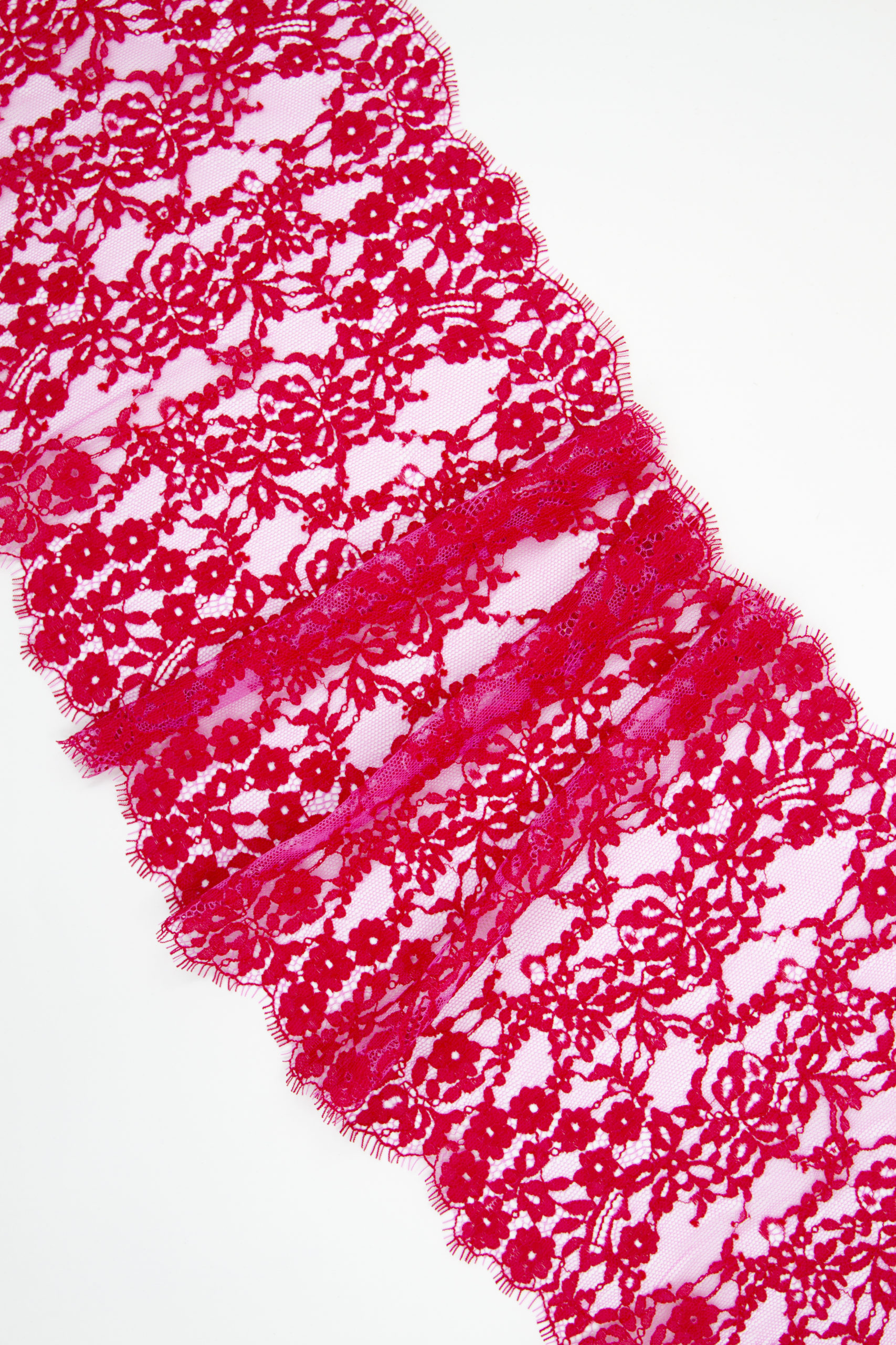 Кружево шантильи малиновое со светло-розовым неэластичное ширина 24 см длина 1.45 м