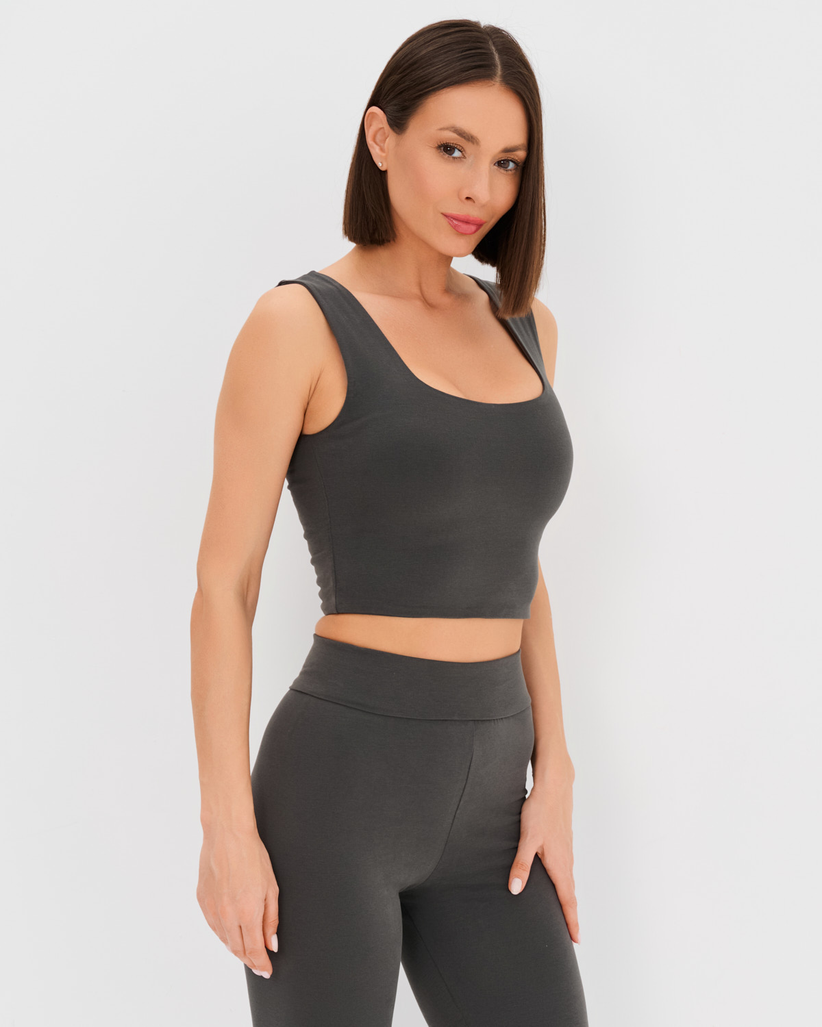 темно-серый