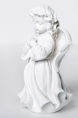 Декоративная статуэтка. Ангел в молитве.