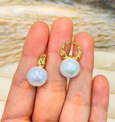 84605- Изящные серьги в позолоте с подвесками в форме круглых жемчужин