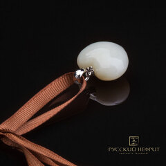 Подвеска "Сердце". Бело-табачный нефрит.