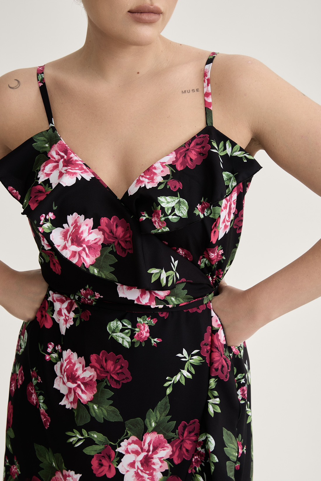 Сарафан на запах с воланами, цветочный принт