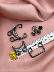 Крючок на стойку воротника с хольнитенами графит