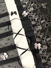 Вышивка на сетке черная/молочная 32 см