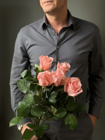 Розовые розы сорт «Би Свит» (Эквадор)