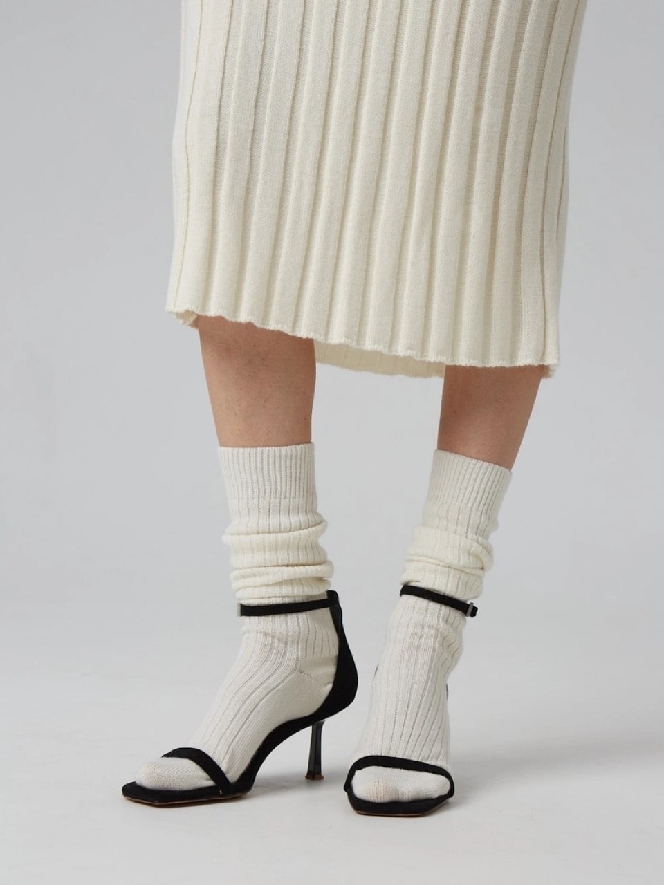 Гольфы из шерсти, молоко