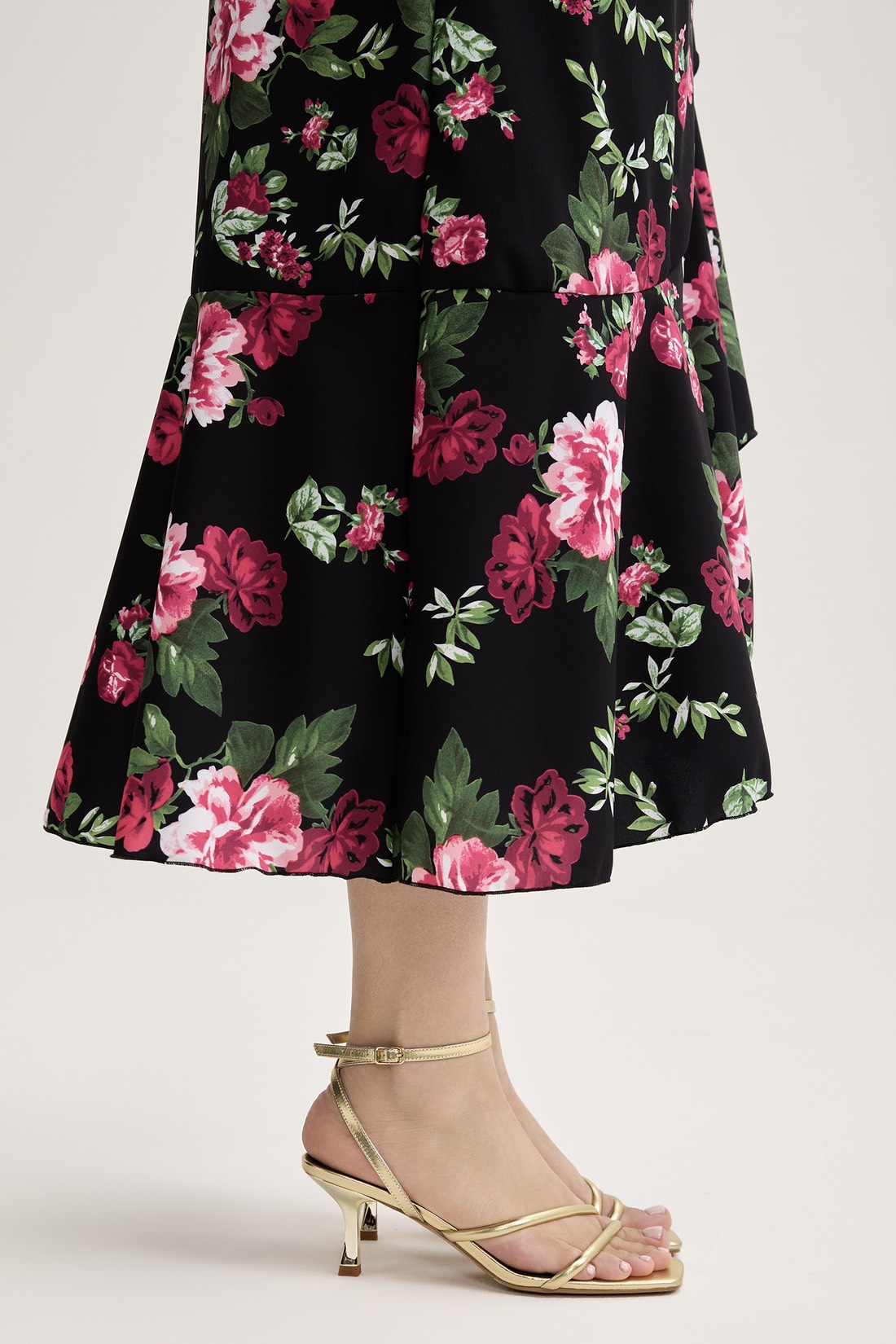 Сарафан на запах с воланами, цветочный принт