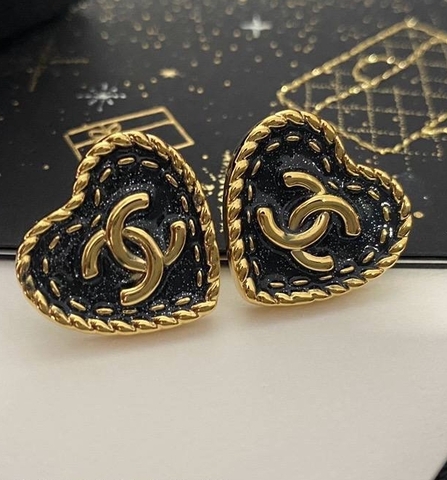 56173 - Серьги-пусеты CHANEL в форме сердца