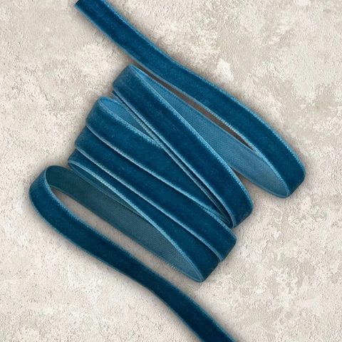 Лента бархатная 1 см темно-зеленый №65 (1метр)