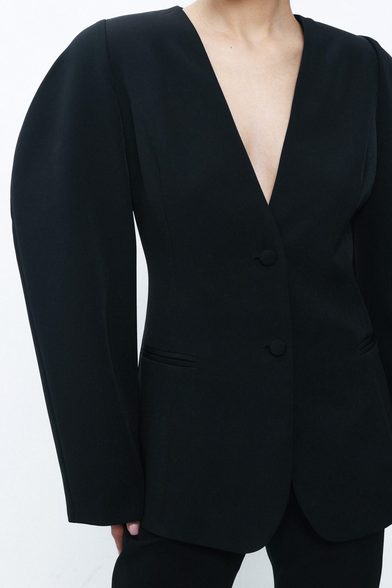 Пиджак с объемными рукавами