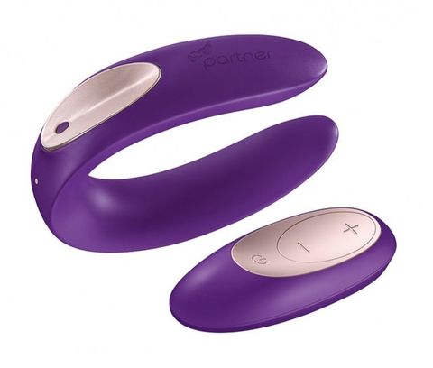 Фиолетовый вибратор для пар Partner Plus Remote с пультом ДУ - Satisfyer 9015481