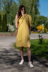 Жёлтое платье