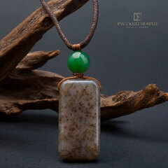 Руна из нефрита. Полярная сова.