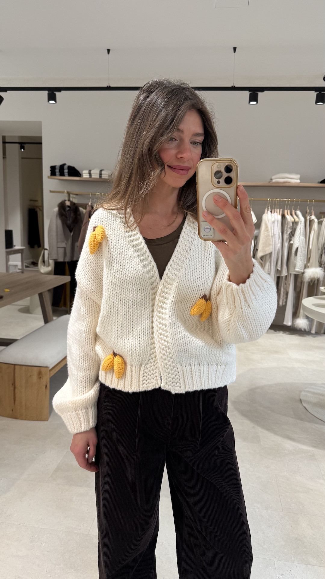 Кардиган объёмной вязки с бананами