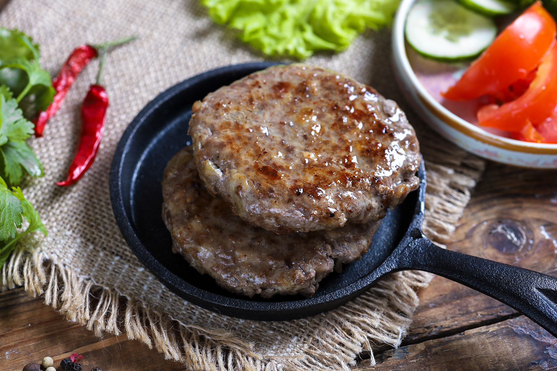 Рубленый бифштекс по-гольштейнски – рецепт с фото приготовления из свинины и говядины с яйцом