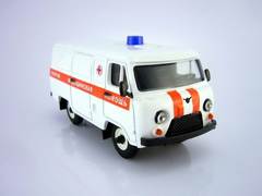 UAZ-3741 van Ambulance Medical Assistance (plastic painted) 1:43 Agat Mossar Tantal